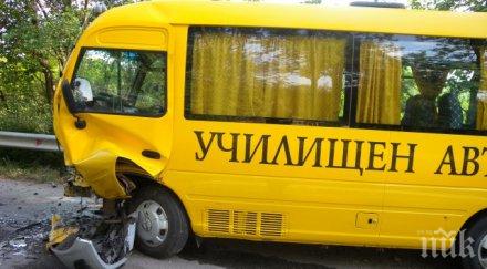 пълно безхаберие училищни автобуси возят децата спукани стъкла нацепени спирачни маркучи