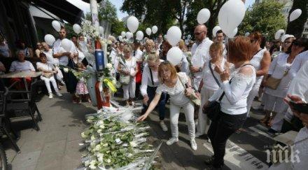 хиляди положиха бели рози мястото терористичната атака лиеж