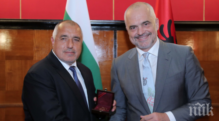 извънредно пик еди рама удостои борисов медал признателност