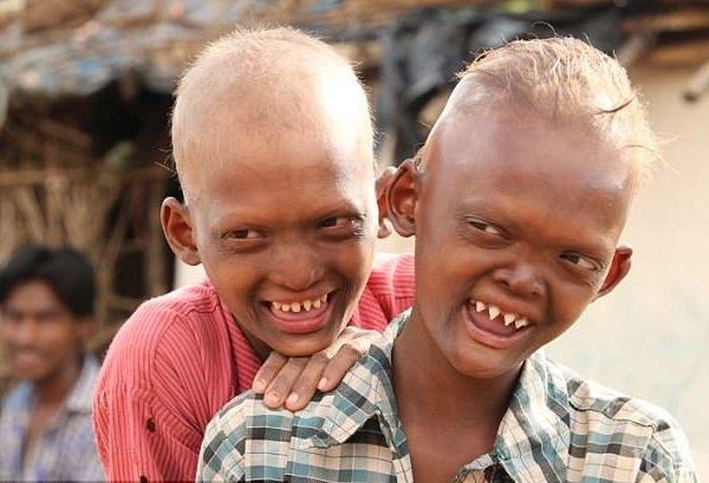 Деца-върколаци тормозят цяло село (СНИМКИ)