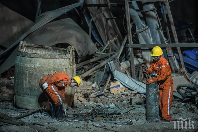 11 жертви и 25 блокирани миньори след взрив на входа на китайска мина  