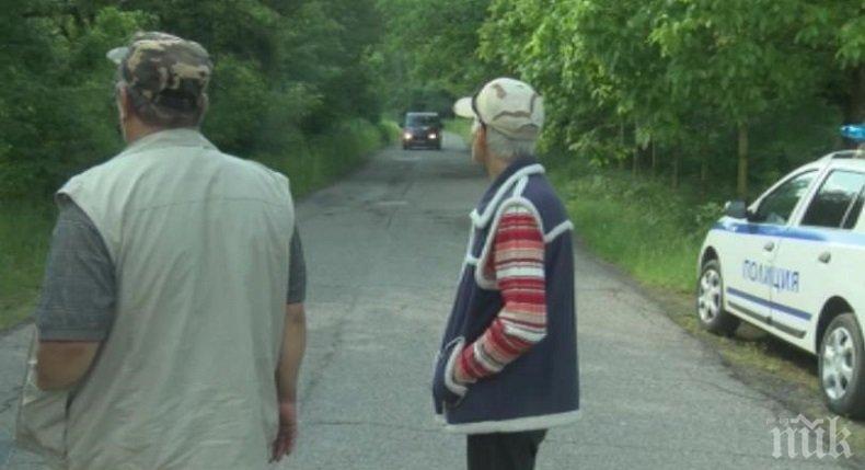 Протестиращи блокираха пътя Лява Река - Трявна срещу изграждането на горски път