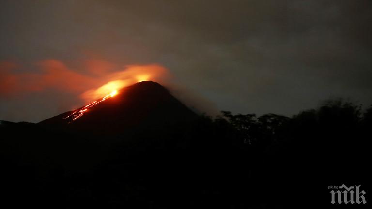  Вулкан отне живота на шестима в Гватемала, десетки са ранени