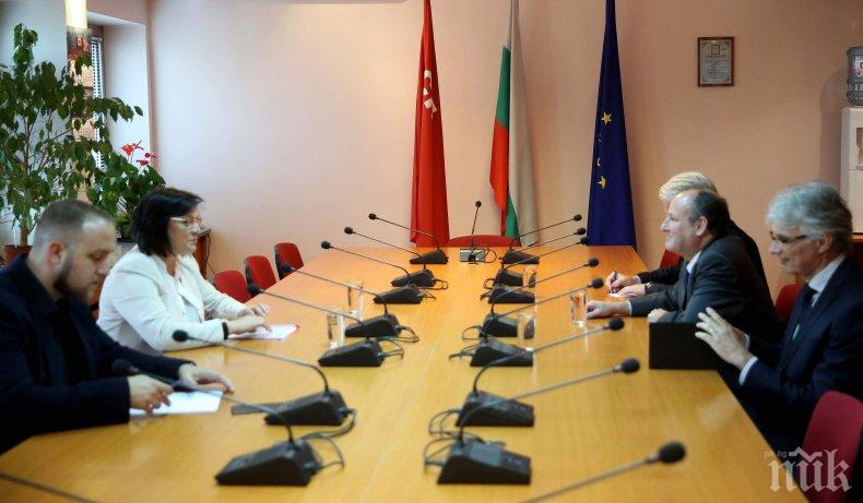 Корнелия Нинова се срещна с американския посланик