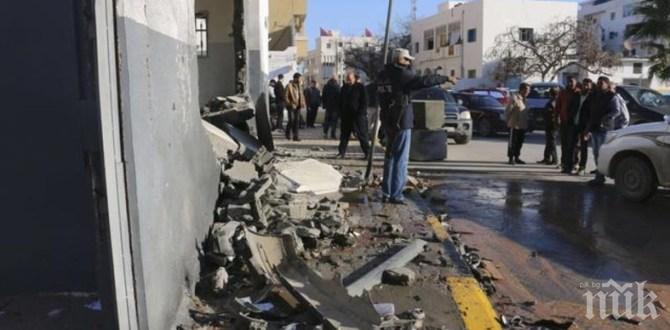 Жена загина, а петима бяха ранени при нападение на полицейски участък в Източна Либия
