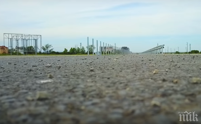 УНИКАЛНИ КАДРИ С ДРОН! Вижте докъде стигна строителството на четирилентовия път до Слънчев бряг (ВИДЕО)