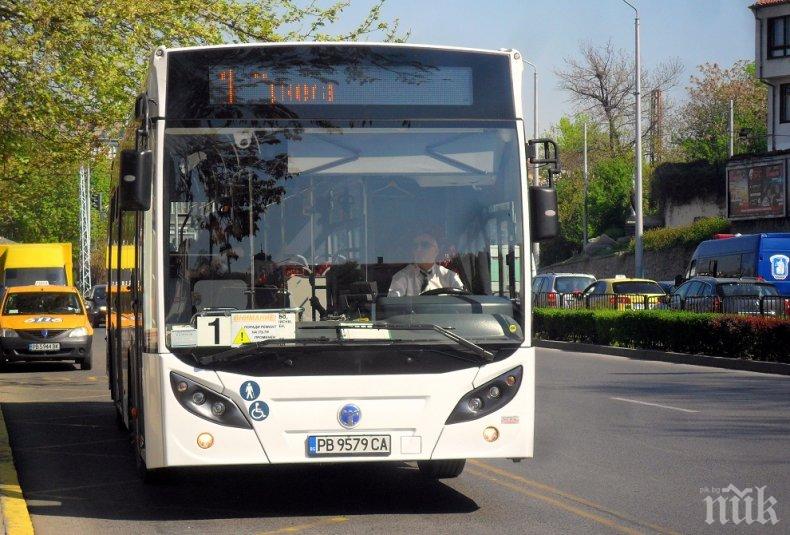 Пловдивчани чакаха 50 минути нощните автобуси, оказа се, че няма