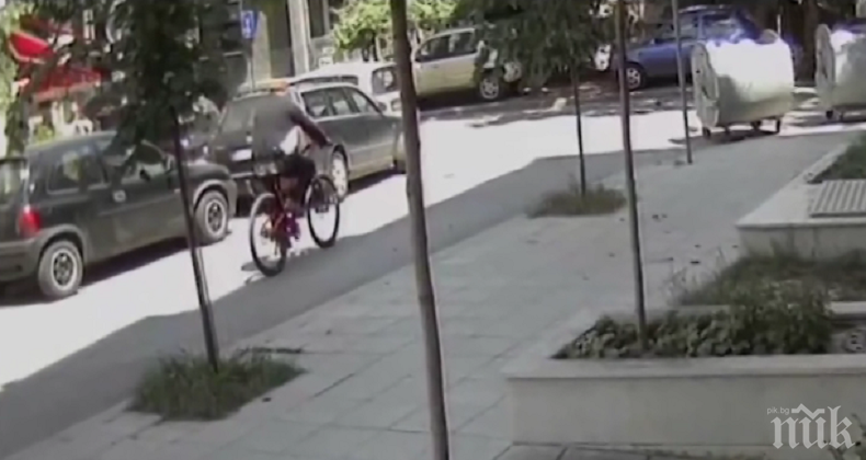 НАГЛОСТ! Мъж разплака дете на 1 юни - открадна му подаръка