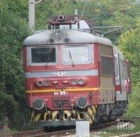 КОШМАР ВЪВ ВЛАКА! Мъж пострада при атака с камъни 