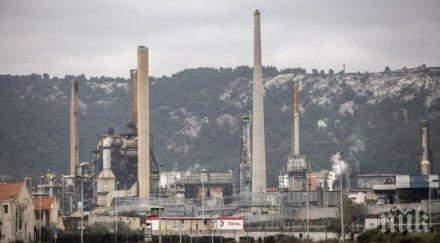 френски фермери блокираха рафинерии складове тотал