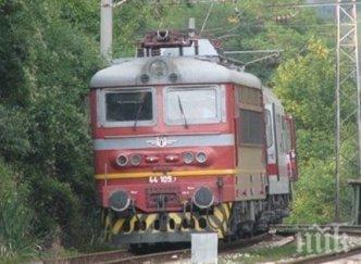 кошмар влака мъж пострада атака камъни