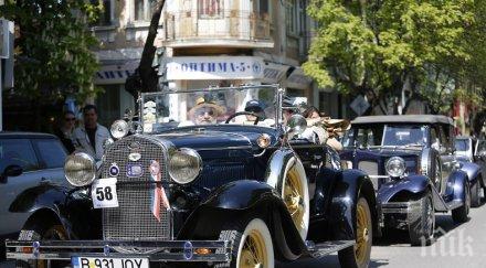 парад ретро автомобили дупница