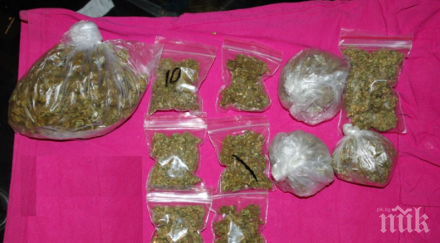 закопчаха трима притежание наркотици пазарджишко