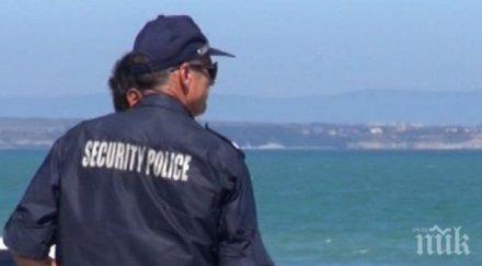 германски полицаи пазят туристите родното черноморие