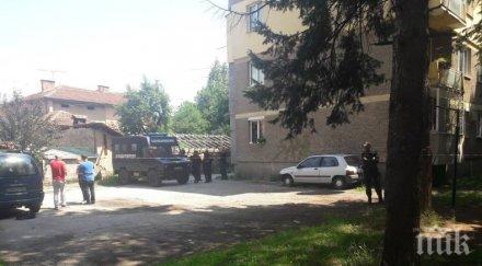 нечовешко изверг бутна баща стълбите уби