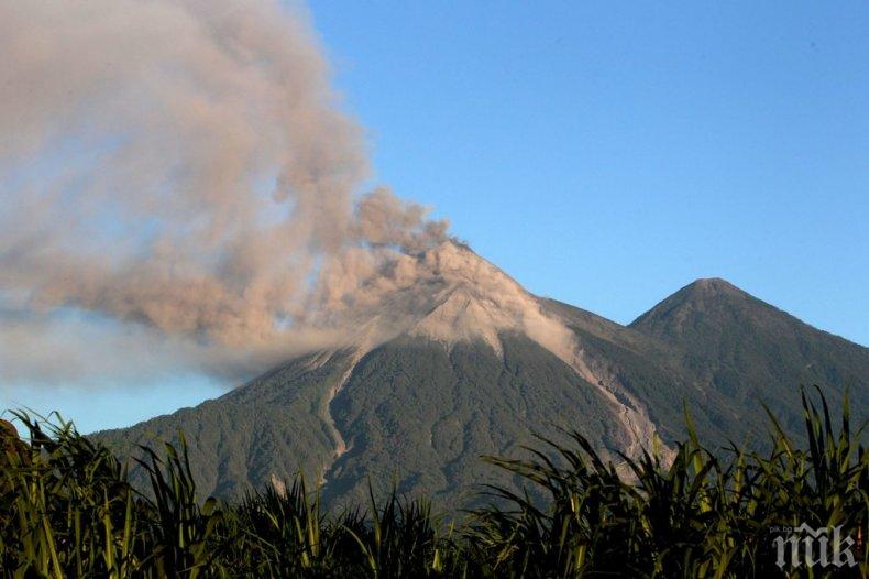 Вулканът Фуего в Гватемала отново изригна