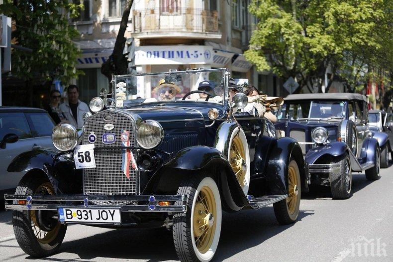 Парад на ретро автомобили в Дупница