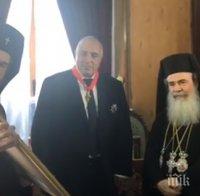 ИЗВЪНРЕДНО В ПИК TV! Борисов се поклони на Божи гроб - издаде какво му е пожелал Ципрас, наградиха го с рицарски орден (СНИМКИ/ОБНОВЕНА)