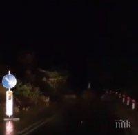Свлачище затвори пътя за Рилския манастир