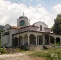 Безбожници разбиха храма в село Рударци! Задигнаха... 