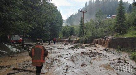 последните минути страшен дъжд смолянско затвориха пътя пампорово стойките