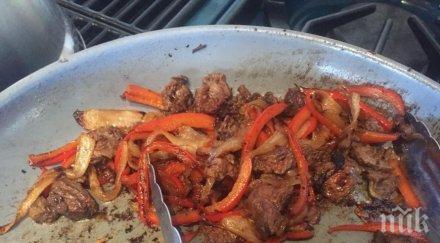 отврат мъж сготви крака почерпи приятели