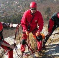 Планински спасители оказват помощ на жена със счупен крак в района на хижа „Хубавец“ в Стара планина
