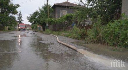 проливен дъжд потопи кюстендилско водата отнесе пътищата пет села отцепени света