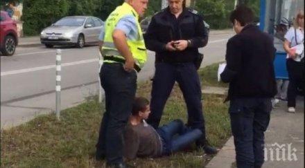 брутален арест ченгета свалиха младеж автобус тръшнаха земята видео