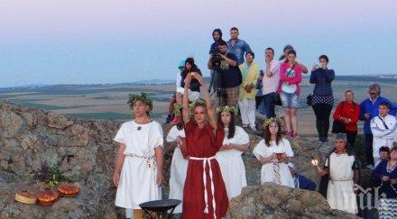 посрещаме слънцето дългия ден годината уникален ритуал кабиле