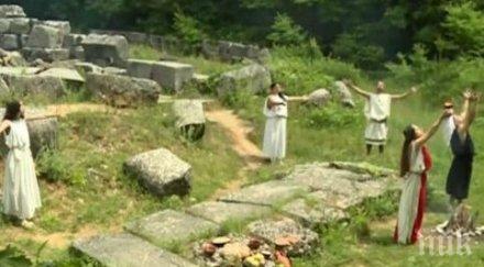 туристи бродят горите търново заради магически ритуали снимки