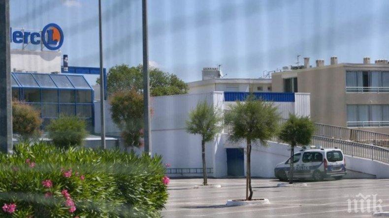 Кръв оплиска супермаркет във Франция! Жена рани двама души с макетен нож