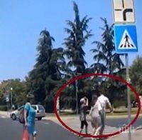 ДОКОГА? Шофьор и пешеходец си спретнаха боксов мач на кръстовище в Бургас - баба се опита да ги разтърве, но пострада (ВИДЕО)