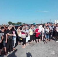 НАПРЕЖЕНИЕ В АХЕЛОЙ! Десетки протестираха заради новия път за Слънчев бряг
