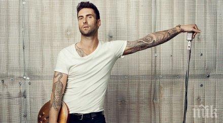 адам лавин пусна гол вижте рок музиката секси татко снимка