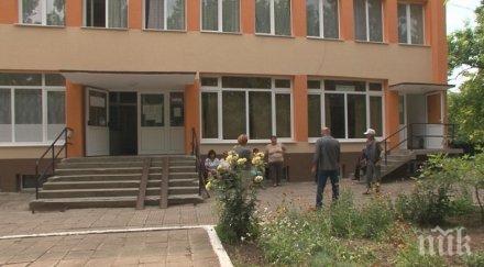 скандално здравни работници изоставиха безпомощна жена кметство