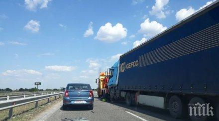 първо пик огромна тапа автомагистрала тракия пловдив снимки