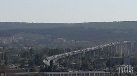 малък ремонт аспаруховия мост предизвика големи задръствания
