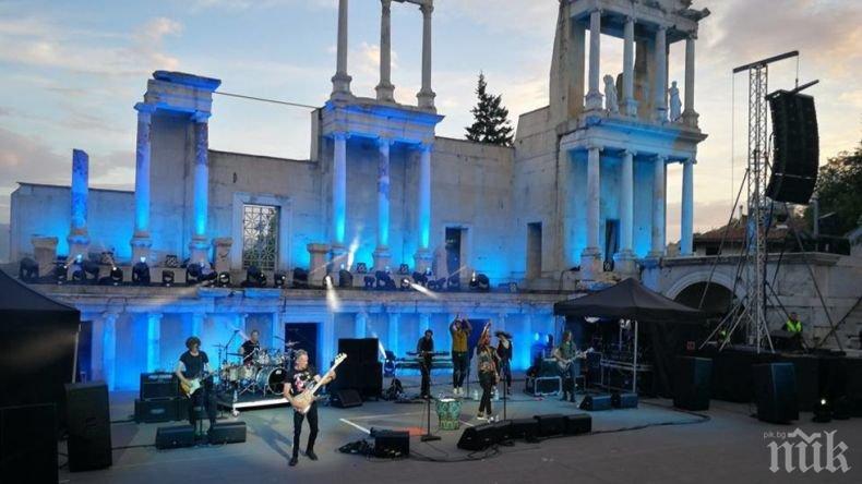 Пловдивски медии рипнаха на Фънки и Амебата заради Стинг