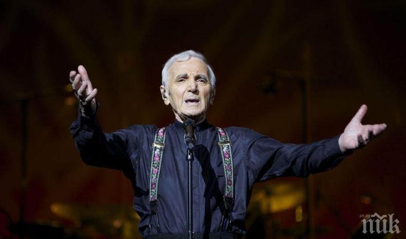 Двойна фрактура свали от сцената Шарл Азнавур! Звездата спира да пее до септември