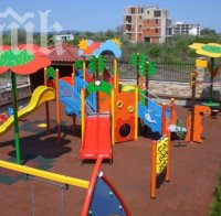 Само в ПИК! Дете си глътна езика на площадка в 