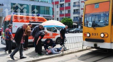 пак нападнаха екип спешна помощ