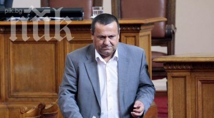 социалният министър хасан адемов фалшива диплома мениджмънт