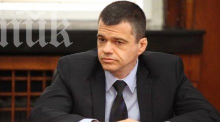 агенти данс арестуват