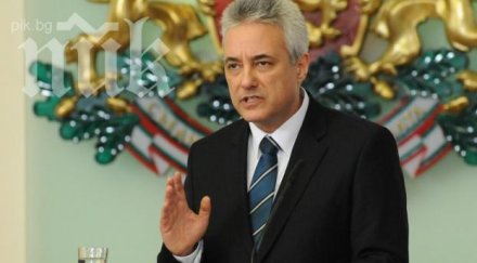 райков уредил близките сътрудници дипломати
