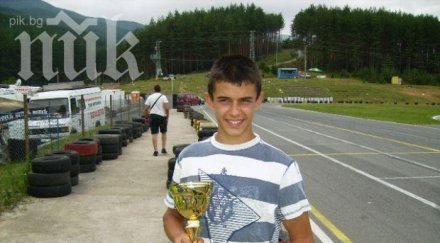 синът аня пенчева облече дънки тениска абитуриентския бал