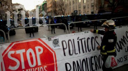 сблъсъци полицаи протестиращи пожарникари барселона