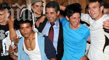 плевнелиев празнува абитуриенти помага намерят работа