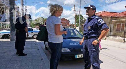 цигани нападнаха екип телевизия скат камъни