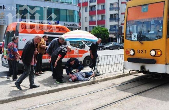 Пак нападнаха екип на Спешна помощ